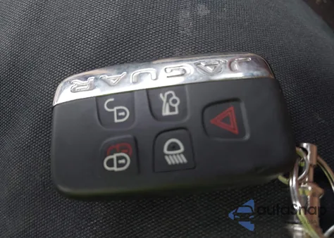 2017 Jaguar Xj Xjl Portfolio z USA, uszkodzony, nr VIN SAJWJ2GD0H8W03928